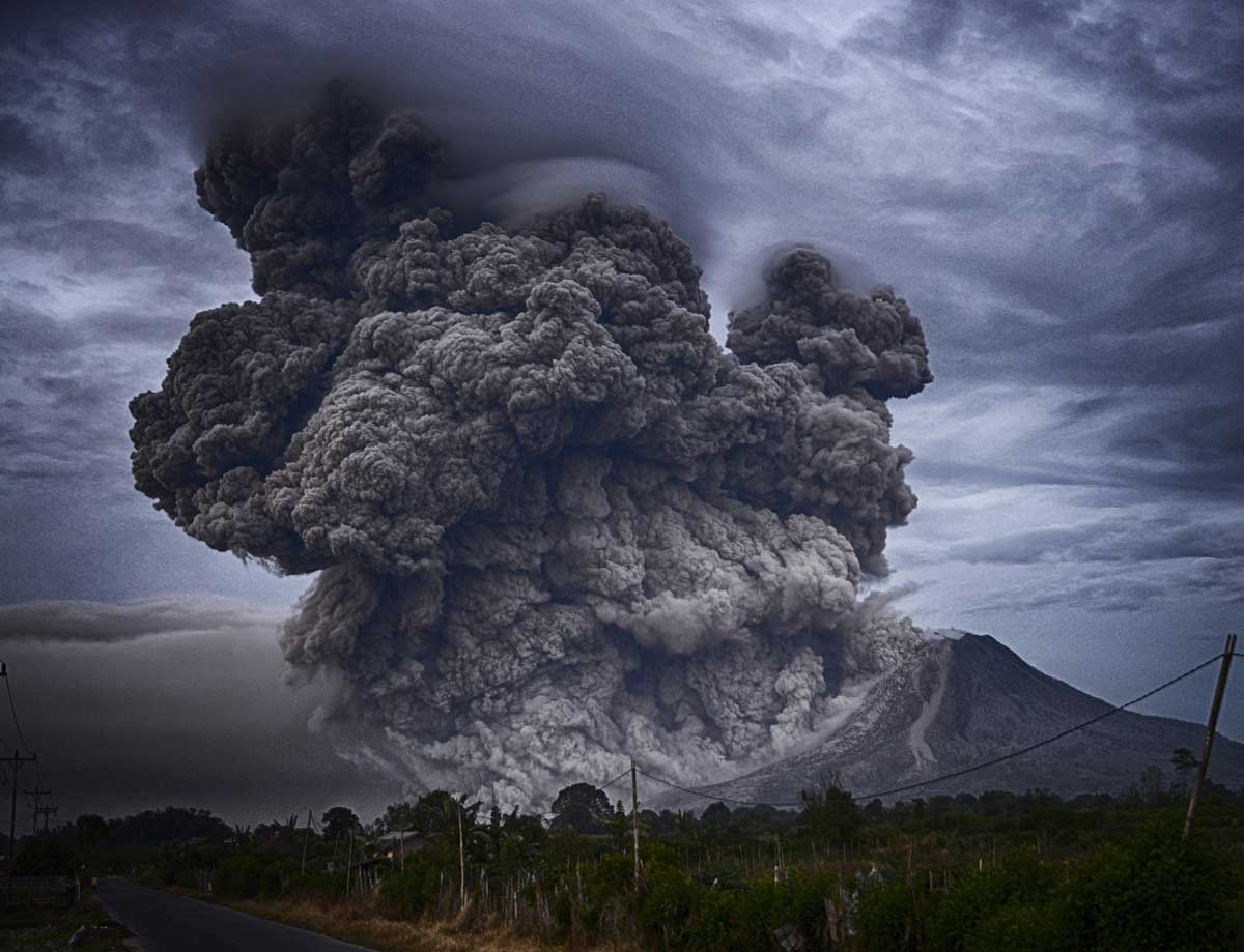 Un volcan entre à nouveau en éruption au Japon : alerte maximale déclarée