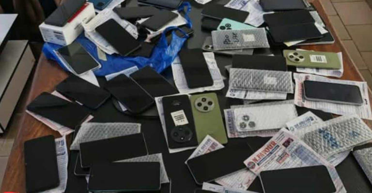 Bénin : 769 téléphones saisis dans une opération policière benin 260517 01