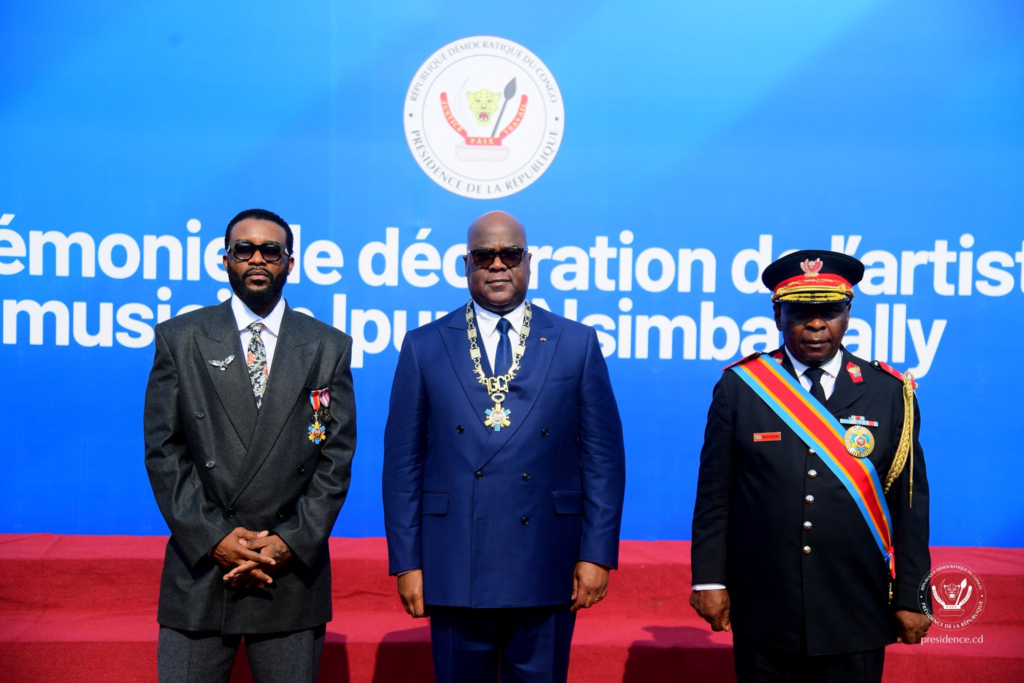 Fally Ipupa décoré par le Président Félix Tshisekedi après son triomphe au Stade de France image
