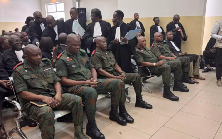 Ouverture du procès de l’ex-chef d’état-major des armées Tshiwewe et d’autres officiers tshiwewe 260604