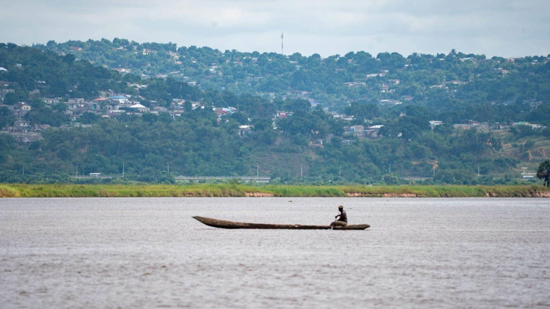 Fleuve Congo : quand le plastique remplace le poisson dans les filets des pêcheurs